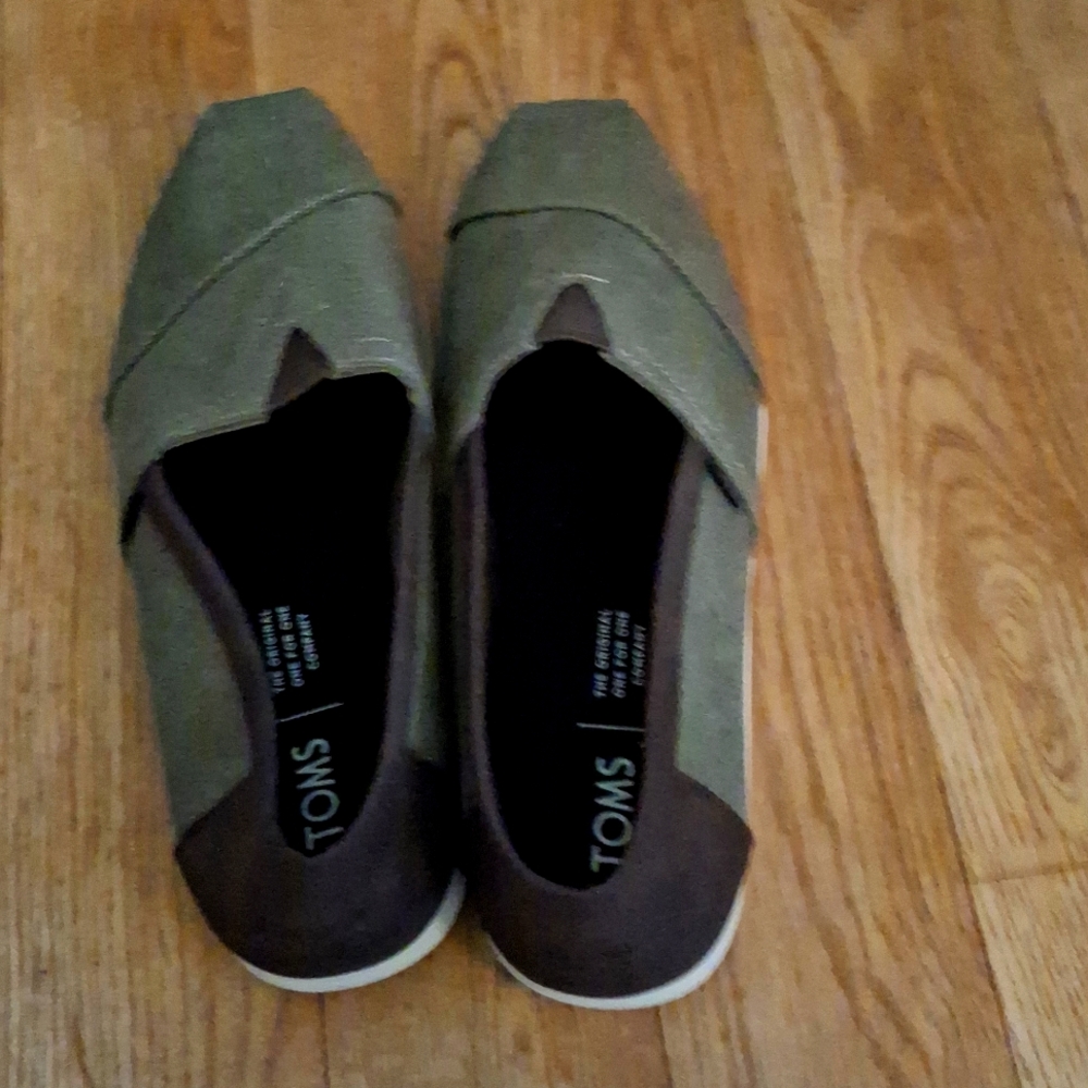 Tom's tweed shoes